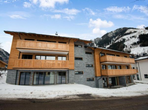 Golden Lodges Rauris Resort with ski storage